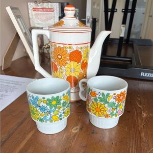 Retro/vintage teacups and teapot